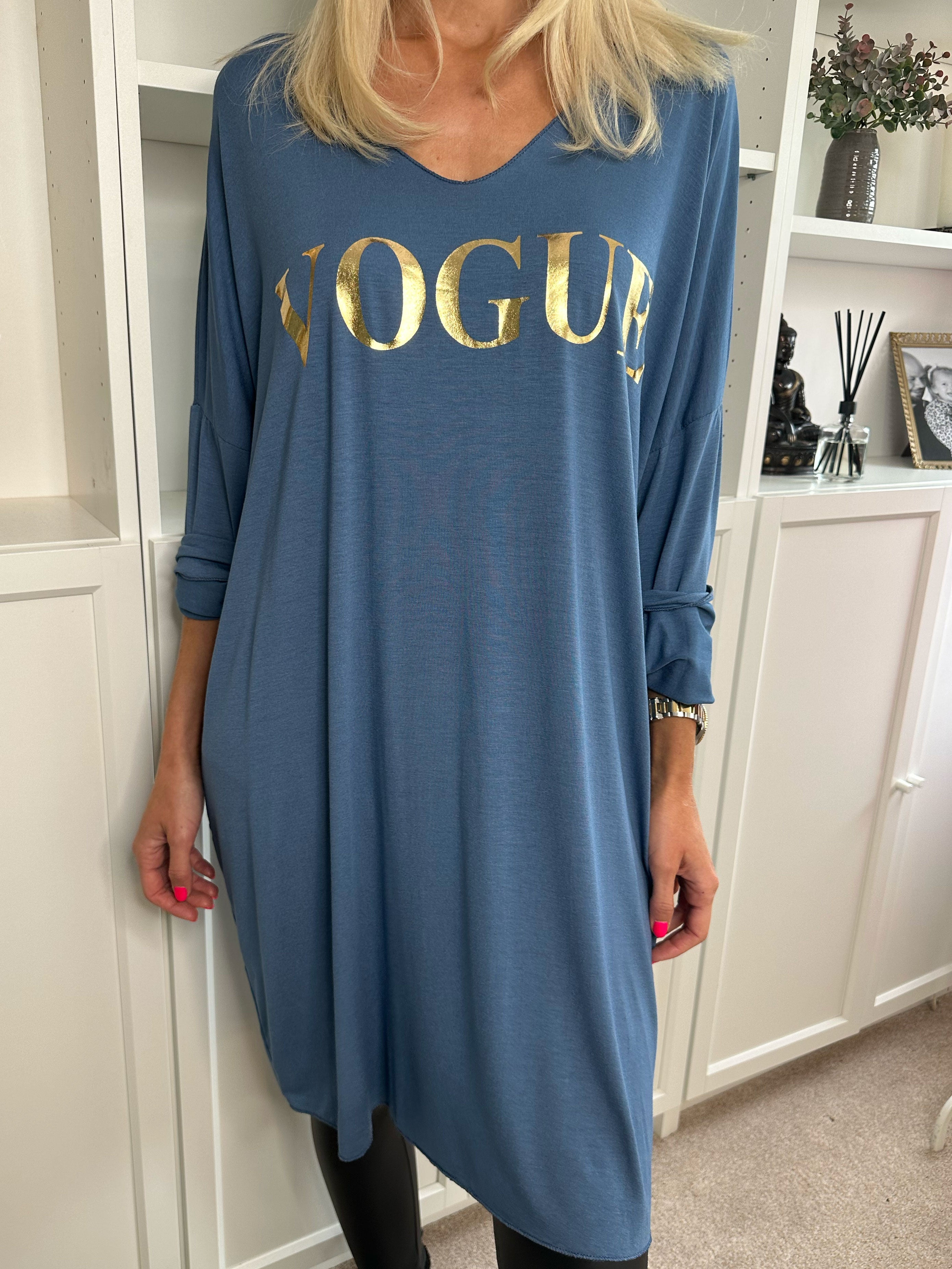 Vogue Long Sleeve - Langærmet kjole i viskose med guld skrift